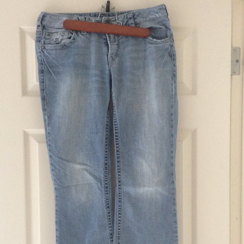 Silver jeans Bootcut W29/L31, distressed.